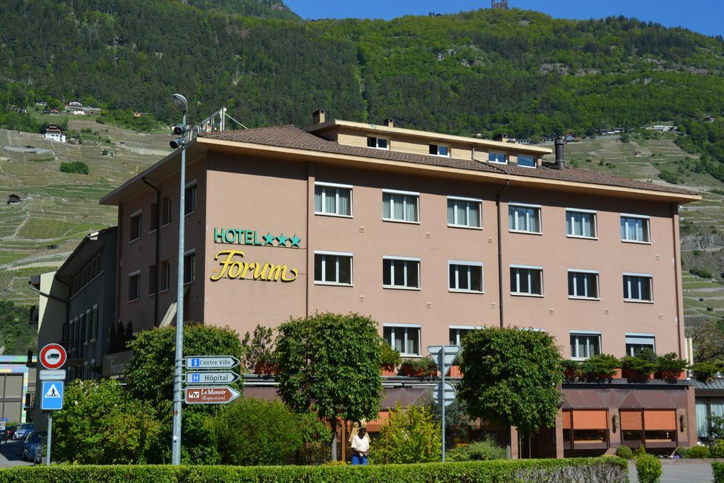 Hotel Forum Martigny Bagian luar foto