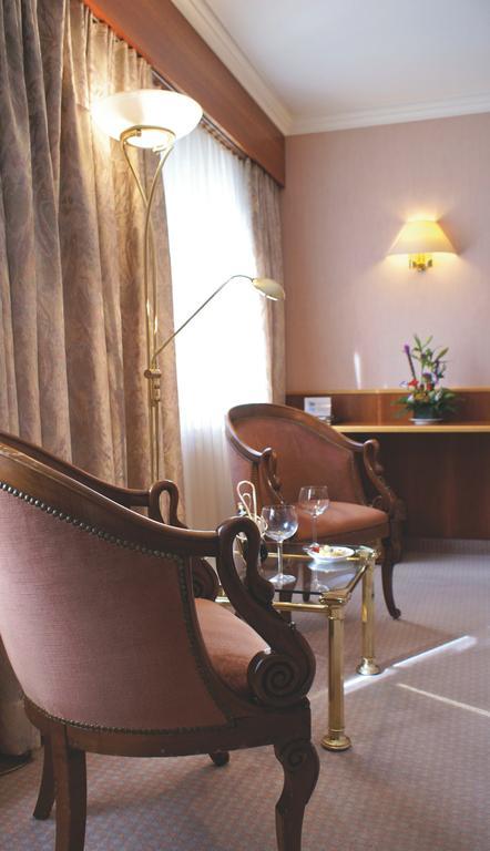 Hotel Forum Martigny Bagian luar foto